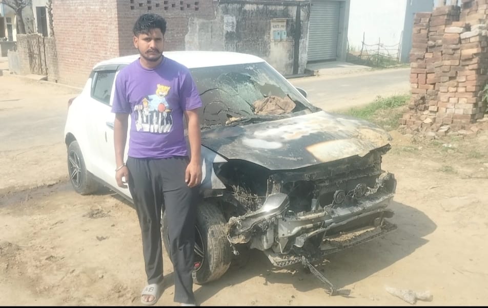 श्री खुरालगढ़ साहिब में रात को खड़ी एक कार में आग लग गई